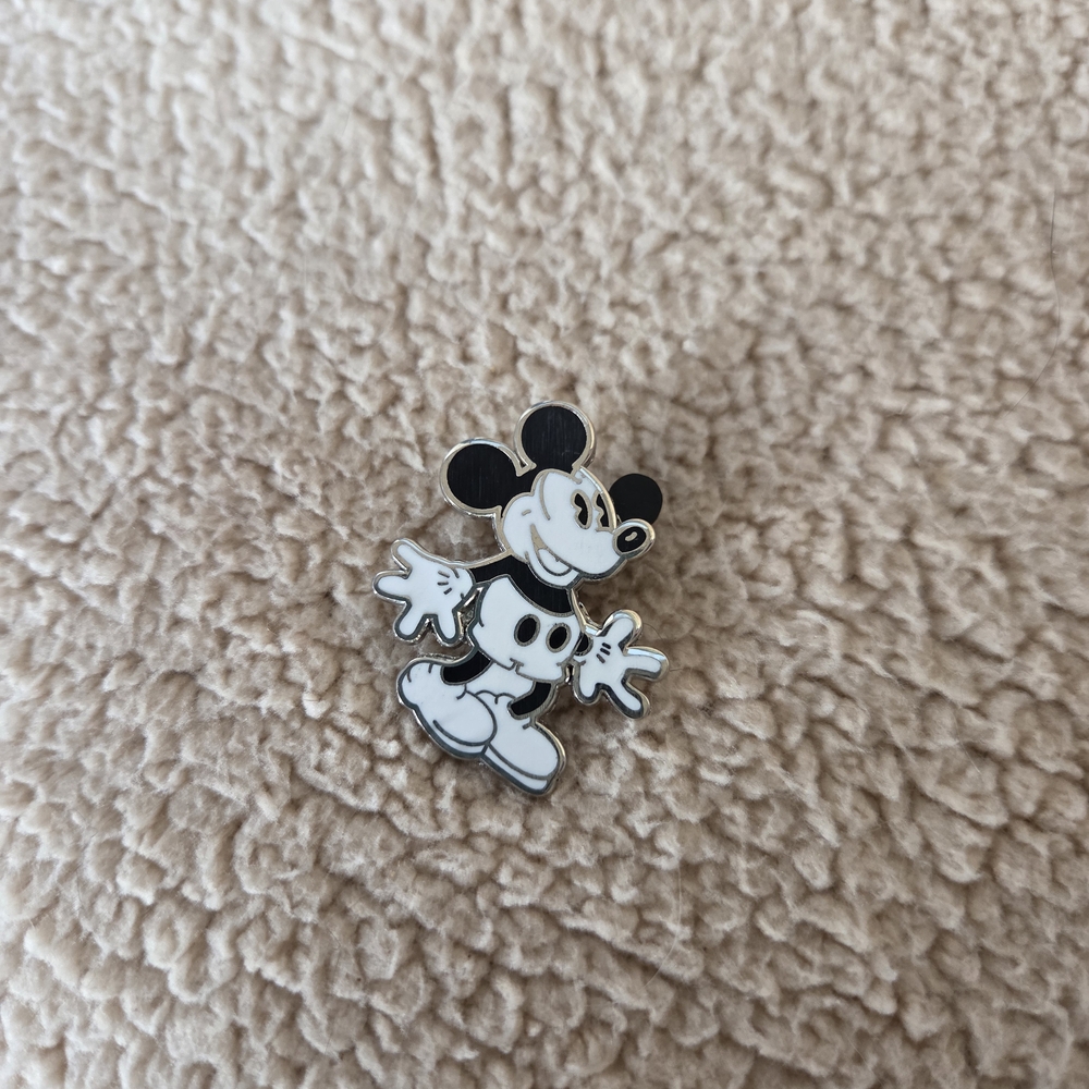 3/$25 ❤️Mickey Mouse Disney Pin